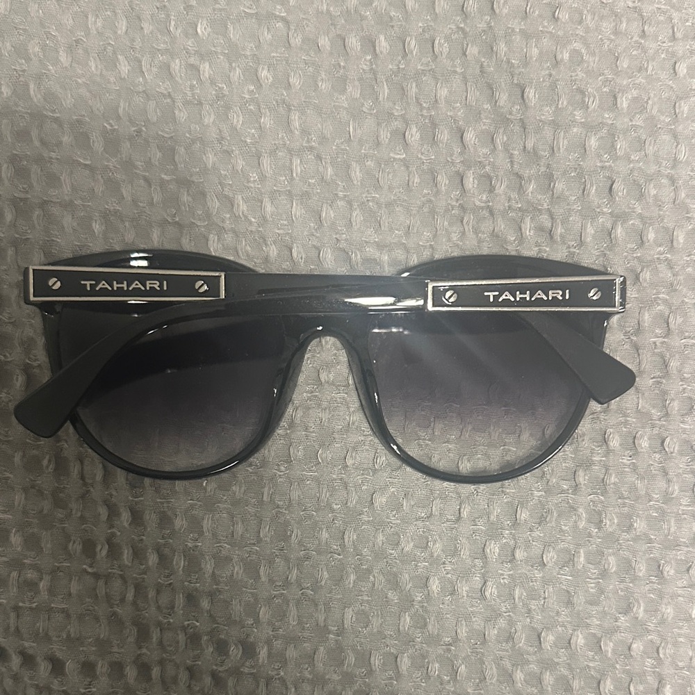Tahari Sunglasses in Black